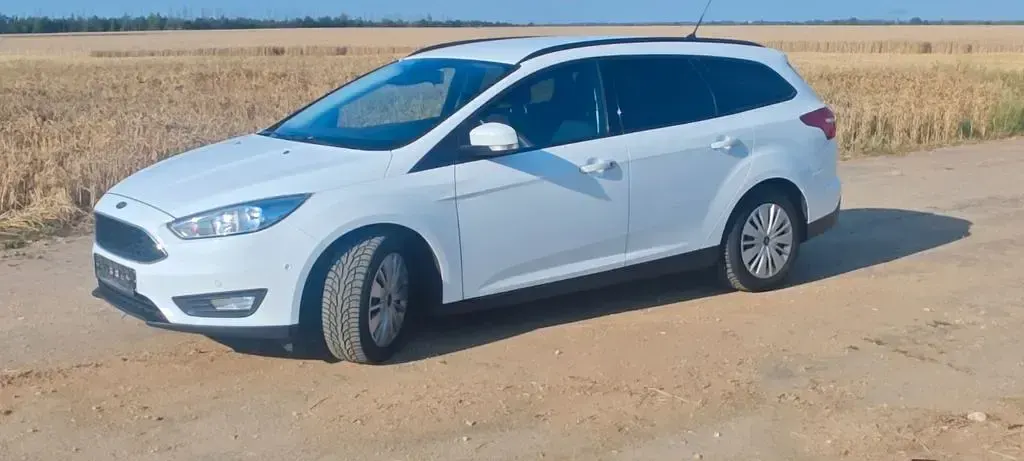 Gebraucht Ford Focus Trend 125 PS (91 kW) 2015 Weiß Limousine