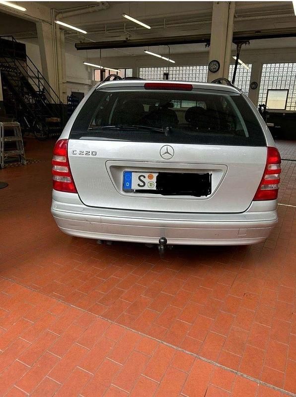 Gebraucht Mercedes 220 143 PS (105 kW) 2002 Silber Kombi
