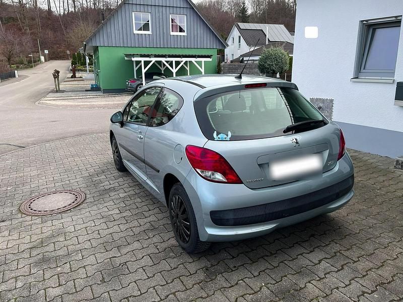 Gebraucht Peugeot 207 73 PS (53 kW) 2009 Blau Kleinwagen