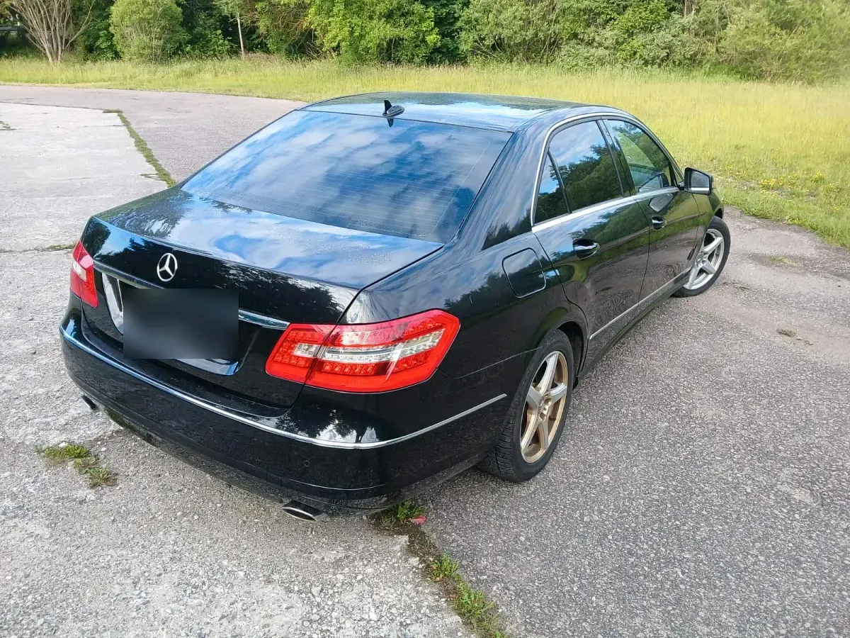 Gebraucht Mercedes E350 231 PS (169 kW) 2009 Schwarz Limousine