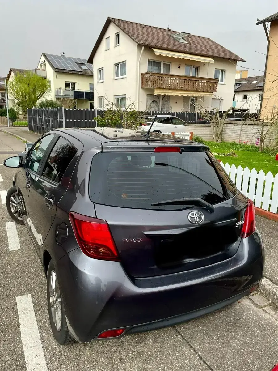 Gebraucht Toyota Yaris 69 PS (50 kW) 2017 Grau Kleinwagen
