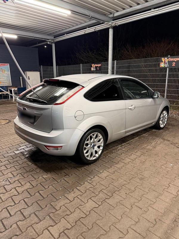 Gebraucht Ford Focus 2009 Silber Limousine