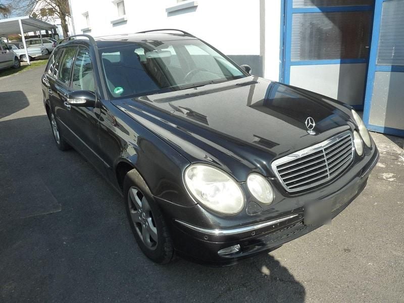 Gebraucht Mercedes E200 163 PS (119 kW) 2004 Schwarz Kombi