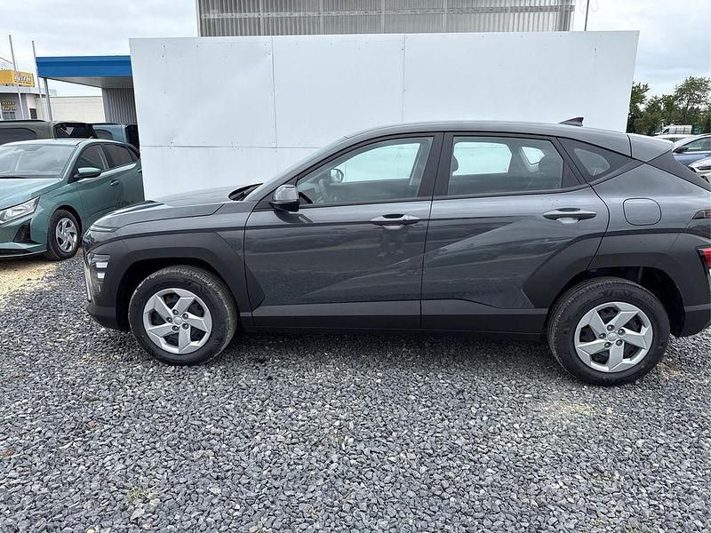 Neu Hyundai Kona Style 99 PS (72 kW) 2025 Ecotronic gray pearl pe2 SUV