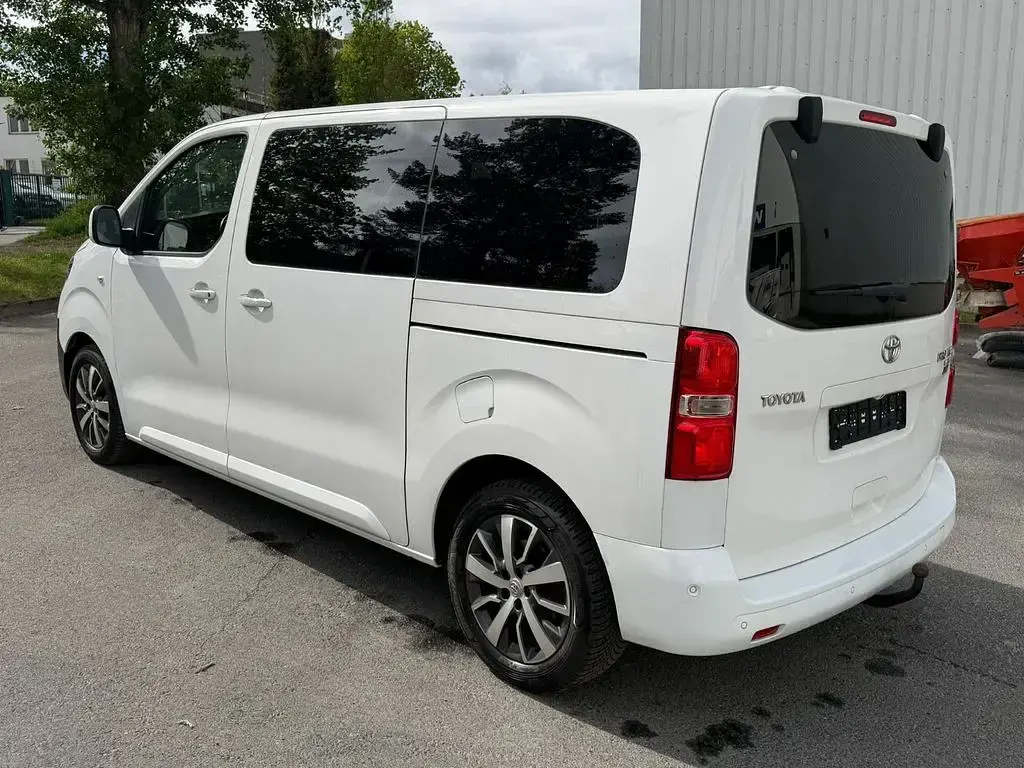 Gebraucht Toyota Proace 177 PS (130 kW) 2020 Weiß Van / Kleinbus