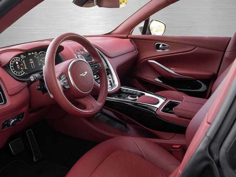 Gebraucht Aston Martin DBX 551 PS (405 kW) 2024 Magnetic silver SUV