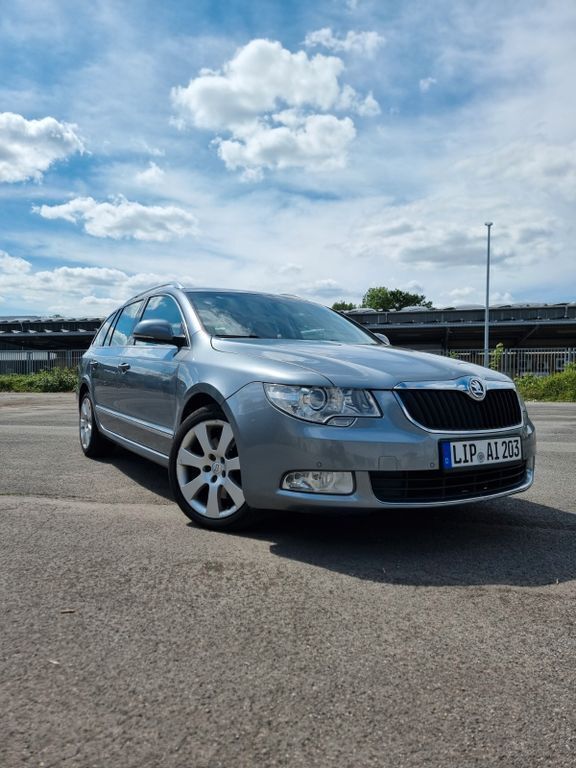 Grau Gebraucht 2010 Skoda Superb Comfort Kombi | 7.000 € (Fairer Preis) - Bild 1/4