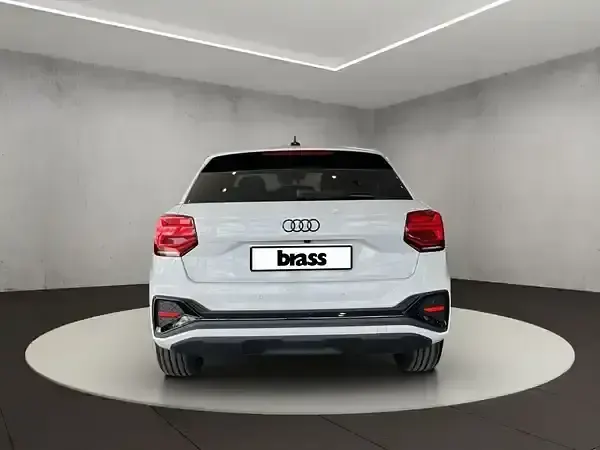 Neu Audi Q2 Ambiente 150 PS (110 kW) 2026 Gletscherweiß metallic SUV