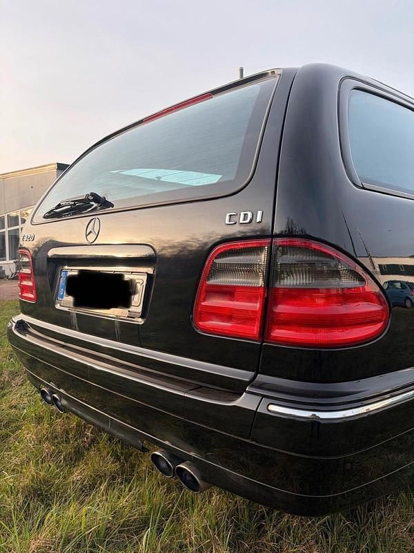 Gebraucht Mercedes E320 Avantgarde 197 PS (144 kW) 2001 Schwarz Kombi