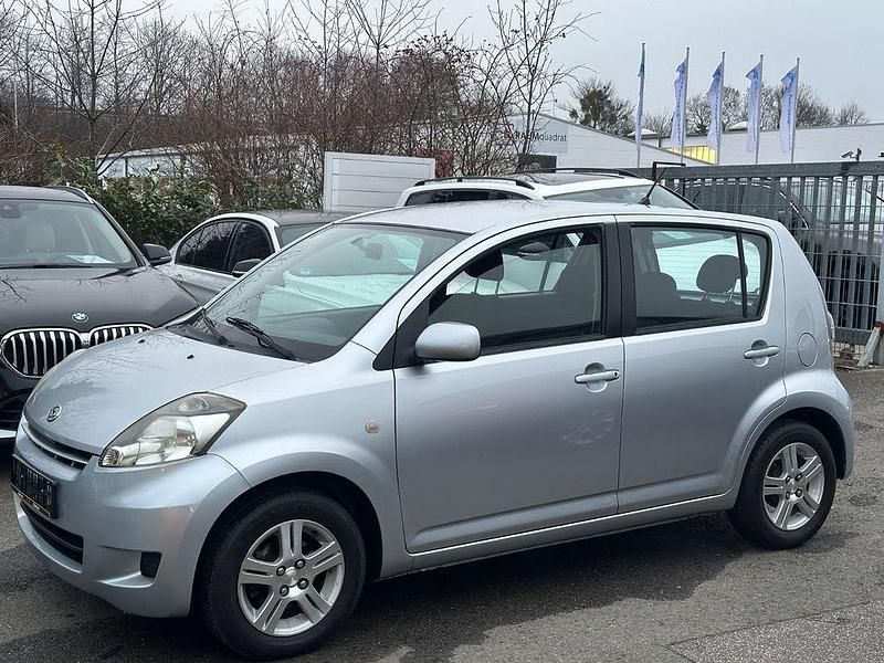 Gebraucht Daihatsu Sirion 91 PS (66 kW) 2009 Silber Kleinwagen