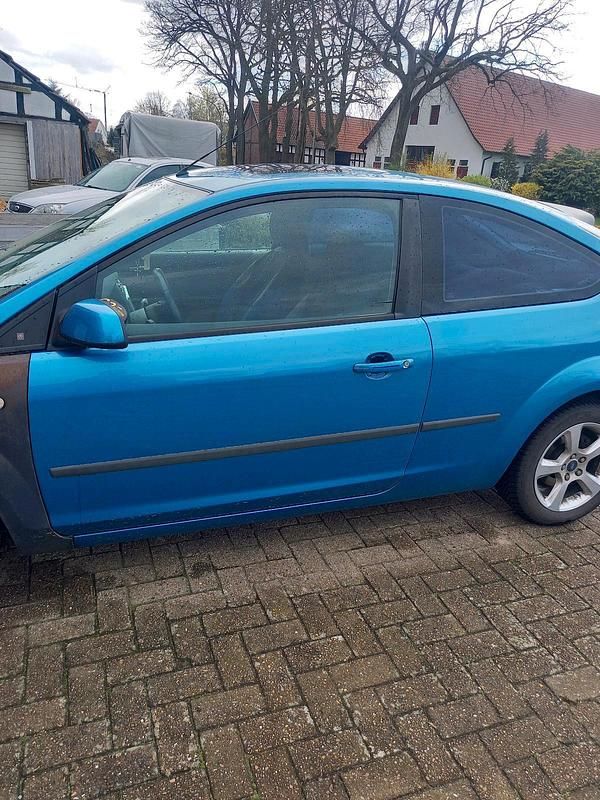 Gebraucht Ford Focus 115 PS (84 kW) 2005 Blau Coupé