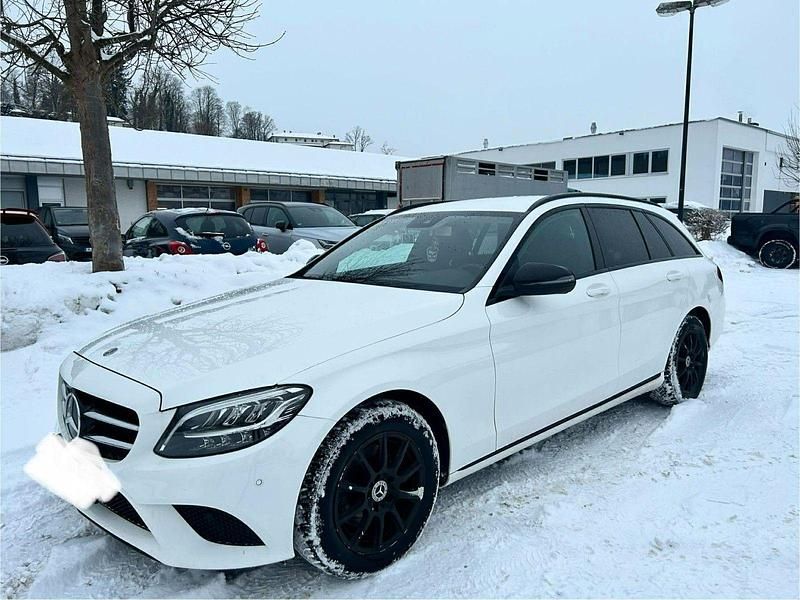 Gebraucht Mercedes C220 Avantgarde 194 PS (142 kW) 2019 Weiß Kombi