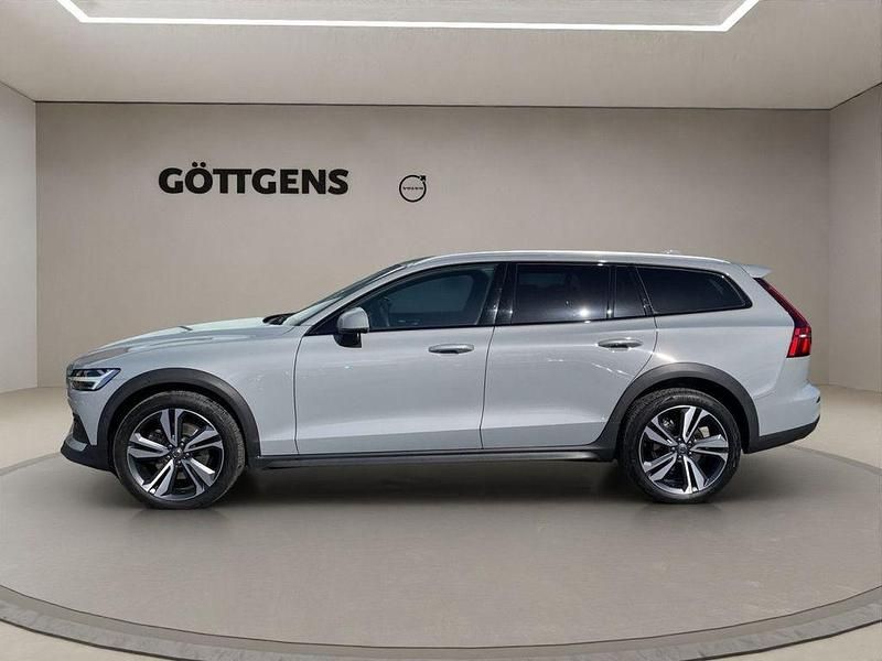 Gebraucht Volvo V60 CC Plus 197 PS (144 kW) 2024 Grau Kombi