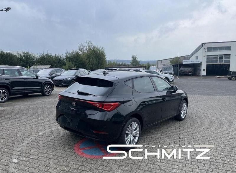 Neu Seat Leon Style 150 PS (110 kW) 2025 Schwarz Limousine