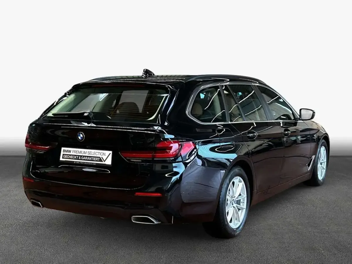 Gebraucht BMW 520 Sport Line 190 PS (139 kW) 2023 Schwarz Kombi