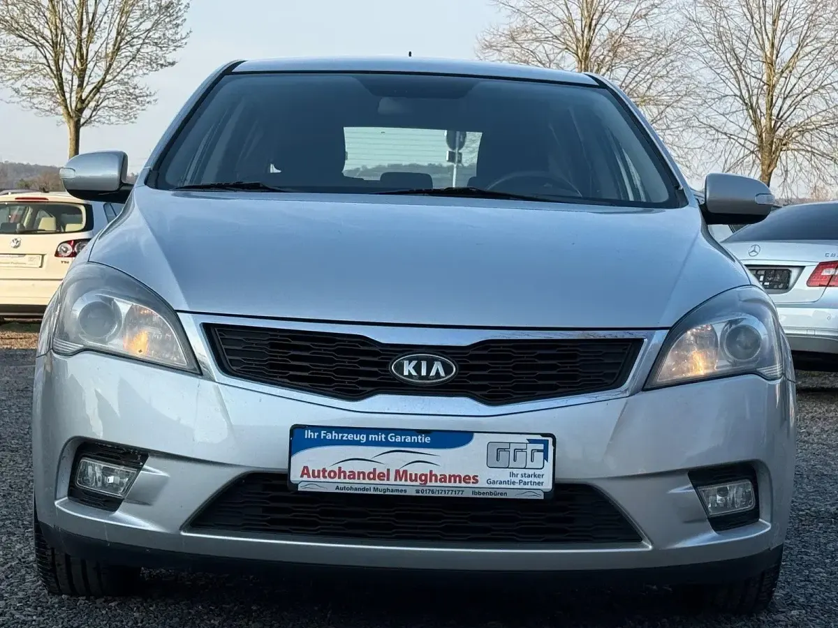 Gebraucht Kia Ceed 128 PS (94 kW) 2012 Silber Kleinwagen
