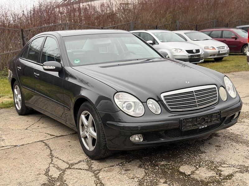 Schwarz Gebraucht 2004 Mercedes E200 Limousine | 3.900 € (Superpreis) - Bild 1/4