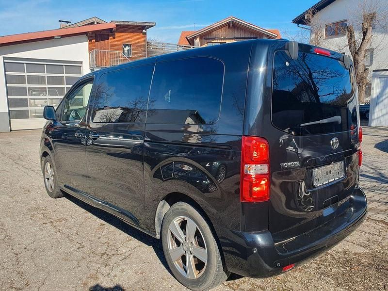 Gebraucht Toyota Proace Executive 177 PS (130 kW) 2017 Schwarz Van / Kleinbus