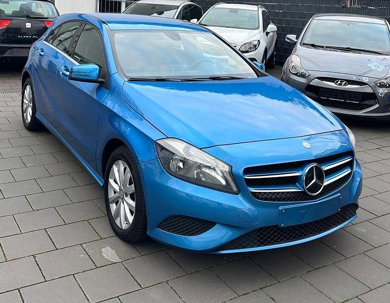 Blau Gebraucht 2013 Mercedes A180 Limousine | 10.500 € (Fairer Preis) - Bild 1/4