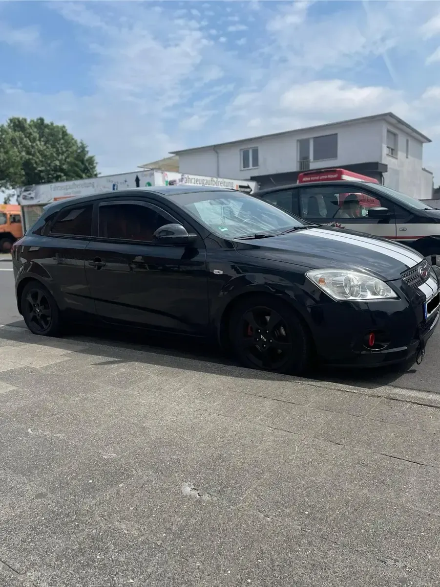 Gebraucht Kia Ceed 126 PS (92 kW) 2008 Schwarz Kleinwagen