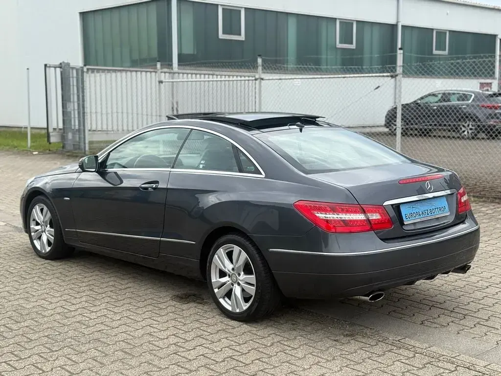 Gebraucht Mercedes E350 292 PS (214 kW) 2009 Grau Coupé