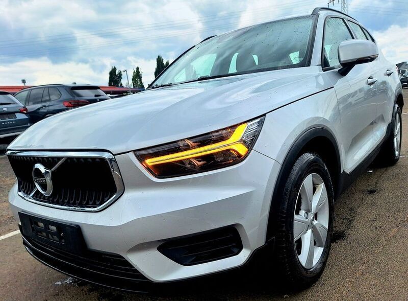 Silber Gebraucht 2019 Volvo XC40 SUV | 15.500 € (Superpreis) - Bild 1/4