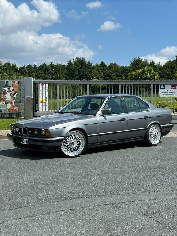 Silber Gebraucht 1991 BMW 535 Performance Limousine | 10.500 € - Bild 1/4