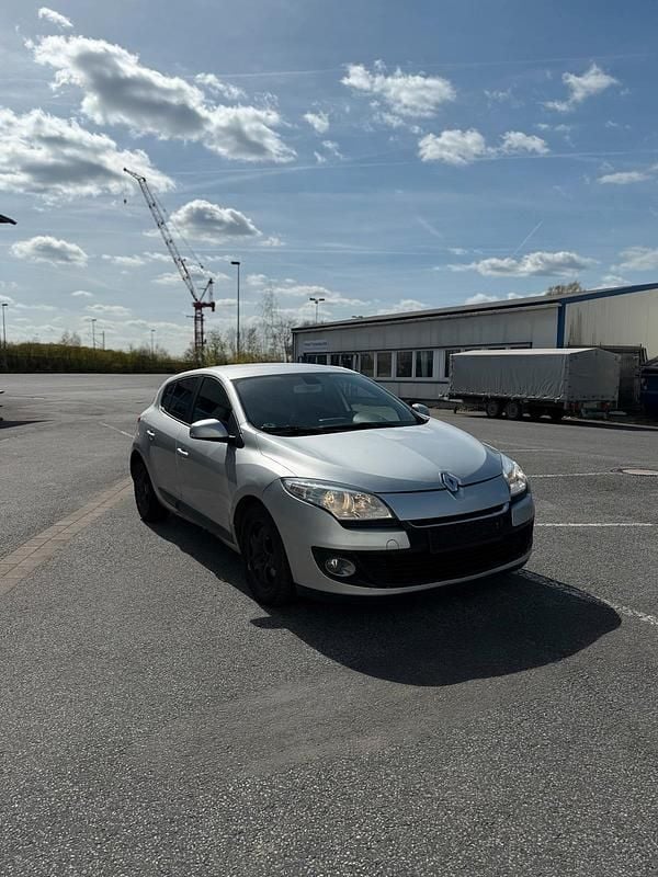 Gebraucht Renault Mégane III 110 PS (80 kW) 2013 Silber Kleinwagen