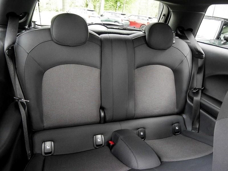 Gebraucht Mini Cooper Essential 136 PS (100 kW) 2022 Moonwalk grey () Kleinwagen