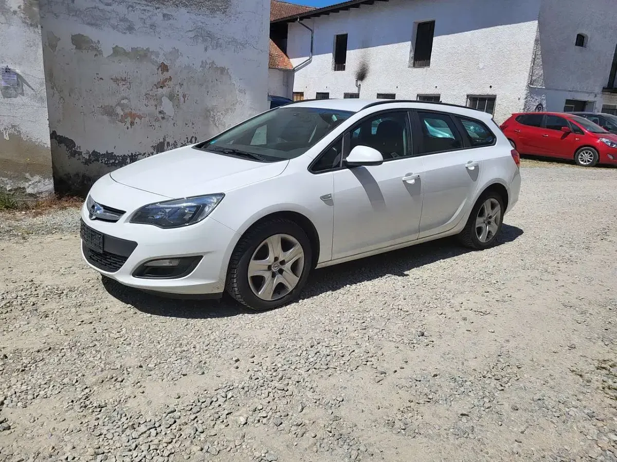 Brugt Opel Astra Edition 165 HK (121 kW) 2014 Hvid Stationcar