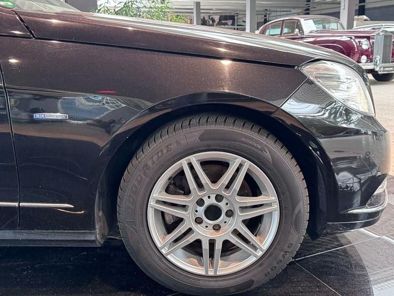 Gebraucht Mercedes E200 Elegance 136 PS (100 kW) 2011 Schwarz Limousine