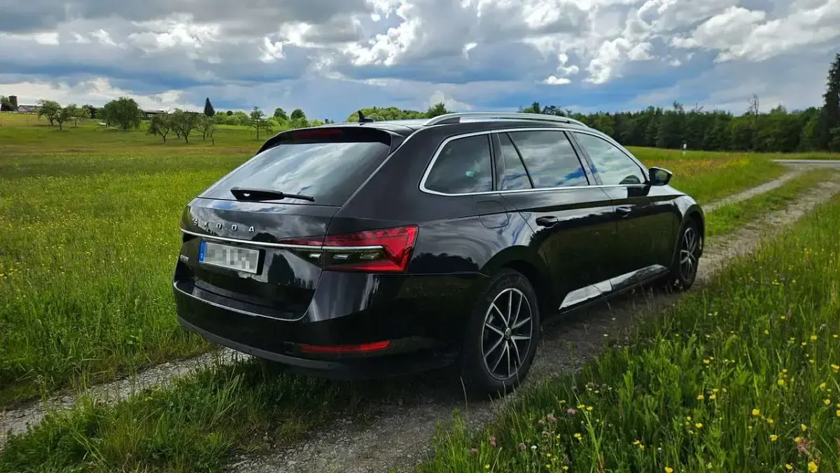 Gebraucht Skoda Superb Style 150 PS (110 kW) 2023 Schwarz Kombi