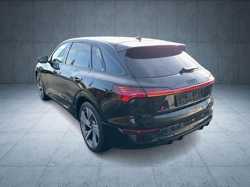 Gebraucht Audi Q8 e-tron S-Line 300 kW (408 PS) 2023 Mythosschwarz metallic SUV