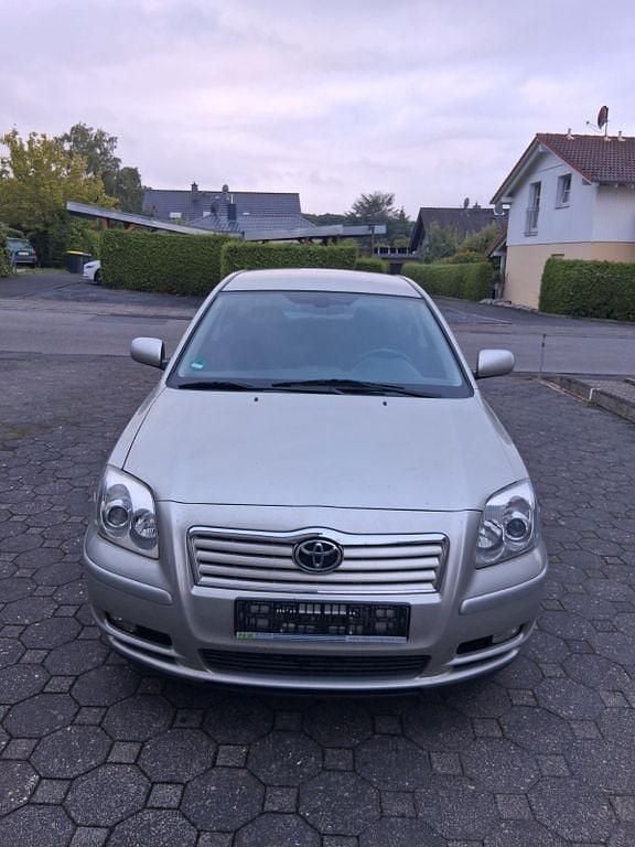 Silber Gebraucht 2004 Toyota Avensis Limousine | 2.100 € (Superpreis) - Bild 1/4