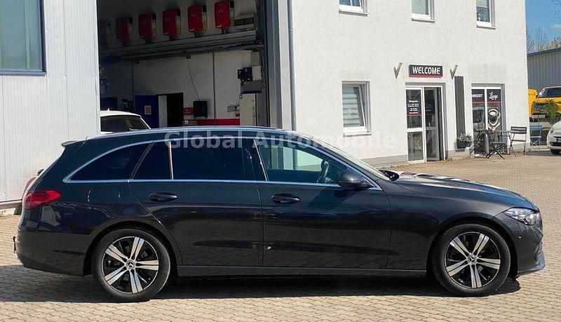 Gebraucht Mercedes C220 197 PS (144 kW) 2023 Grau Limousine
