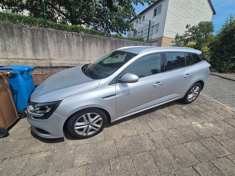 Silber Gebraucht 2019 Renault Mégane IV Intens Limousine | 8.900 € (Fairer Preis) - Bild 1/4