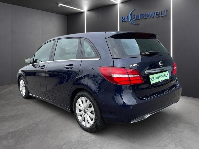 Gebraucht Mercedes B180 Style 122 PS (89 kW) 2018 Blau Van / Kleinbus