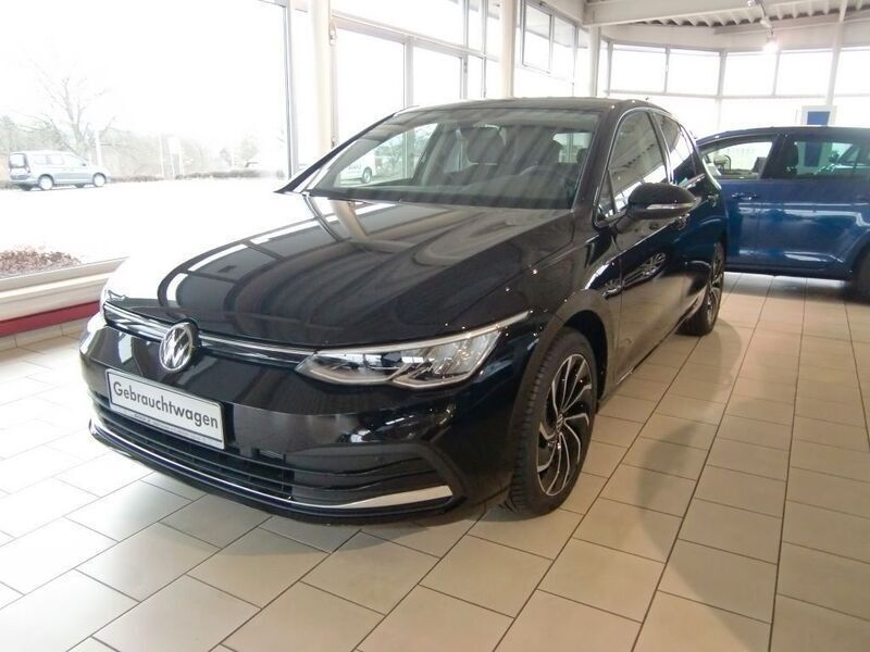 Schwarz Gebraucht 2024 VW Golf VIII Move Limousine | 24.200 € (Guter Preis) - Bild 1/4