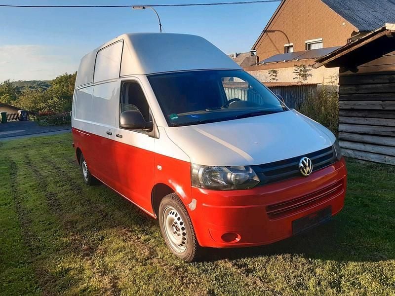 Rot Gebraucht 2012 VW T5 Van | 13.750 € (Etwas zu teuer) - Bild 1/4