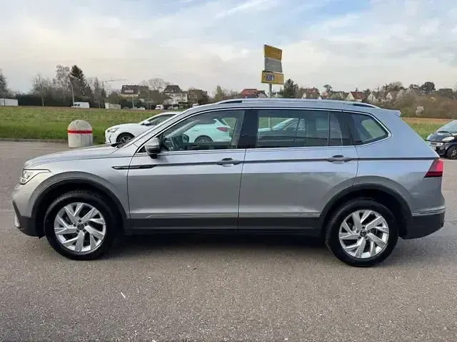 Gebraucht VW Tiguan Allspace Life 150 PS (110 kW) 2022 Silber SUV