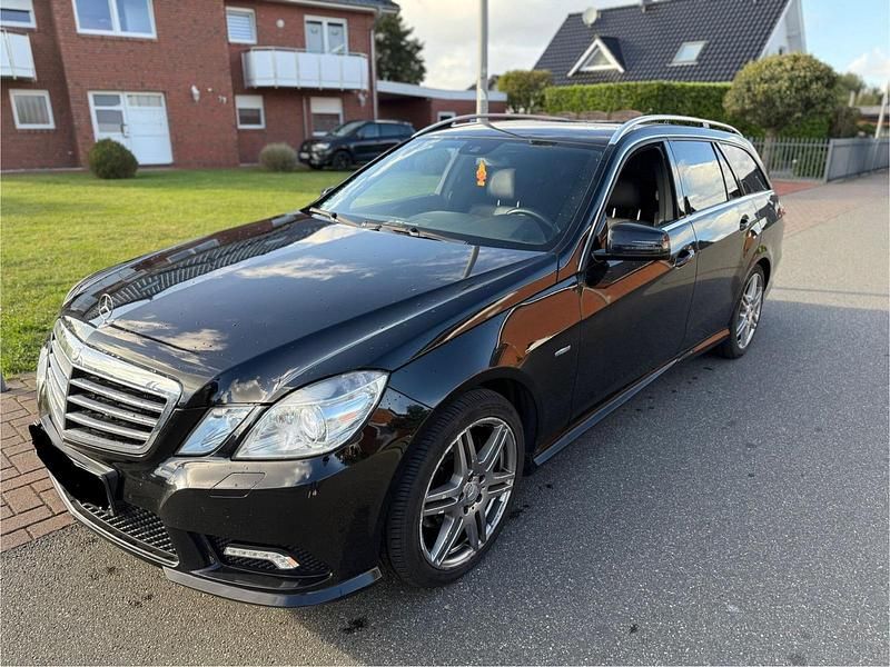 Schwarz Gebraucht 2011 Mercedes E350 Kombi | 6.999 € (Superpreis) - Bild 1/4