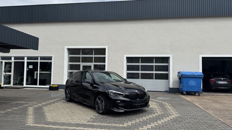 Schwarz Gebraucht 2020 BMW 118 M Sport Kleinwagen | 25.990 € (Etwas zu teuer) - Bild 1/4