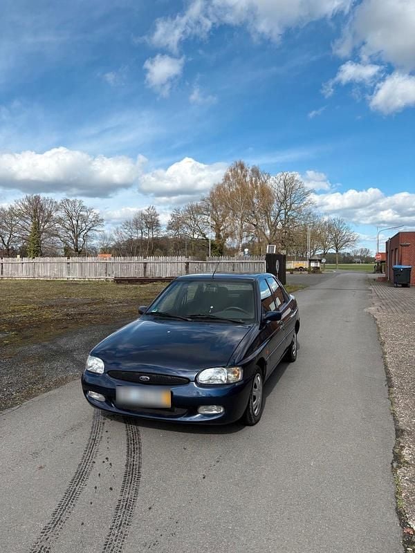 Gebraucht Ford Escort 90 PS (66 kW) 1998 Blau Limousine