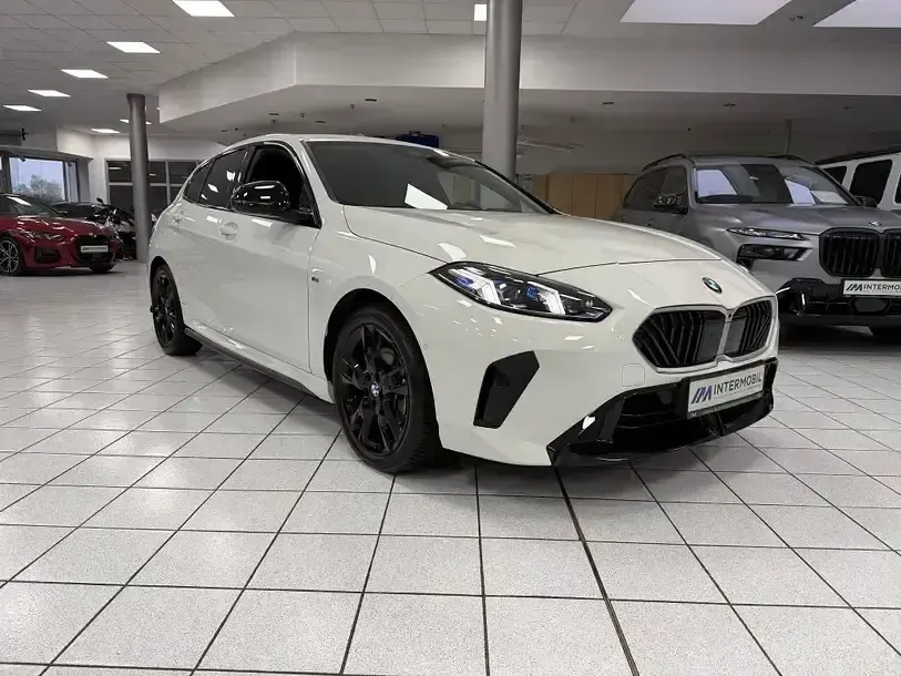 Gebraucht BMW 120 M Sport 163 PS (119 kW) 2025 Alpinweiss iii Kleinwagen