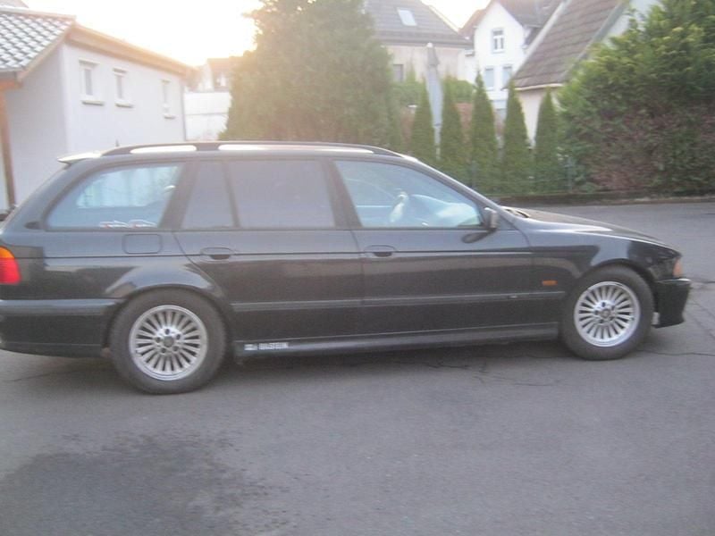Gebraucht BMW 523 170 PS (125 kW) 2000 Schwarz Kombi