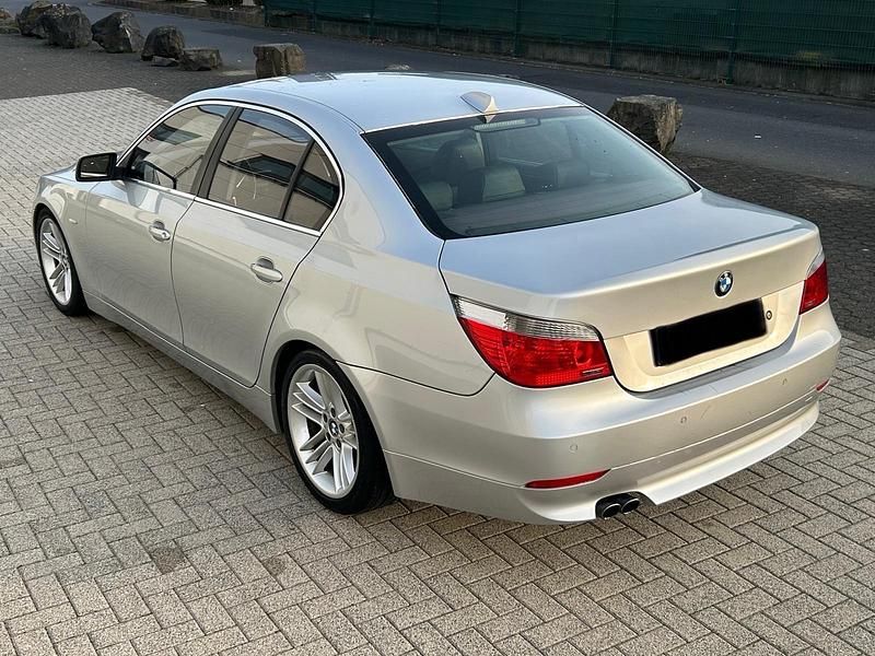 Gebraucht BMW 520 170 PS (125 kW) 2004 Silber Limousine