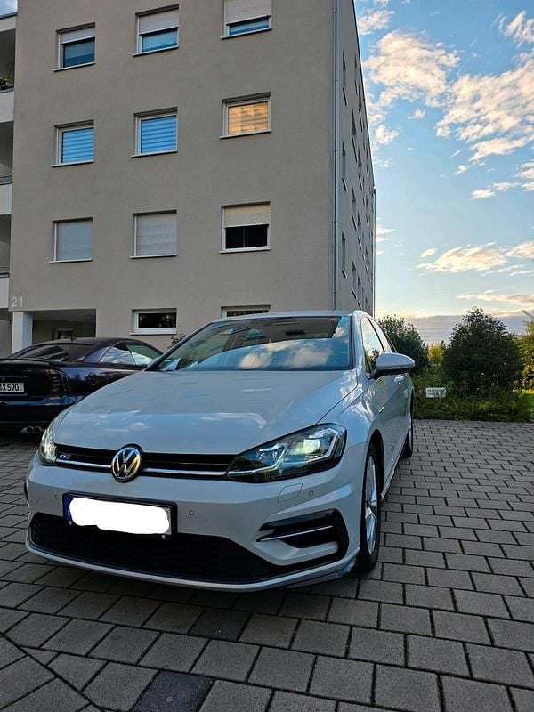 Grau Gebraucht 2018 VW Golf VII R-line Kleinwagen | 13.899 € (Fairer Preis) - Bild 1/4