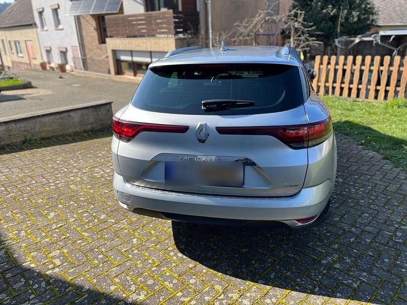 Gebraucht Renault Mégane GrandTour Intens 140 PS (102 kW) 2022 Silber Kombi