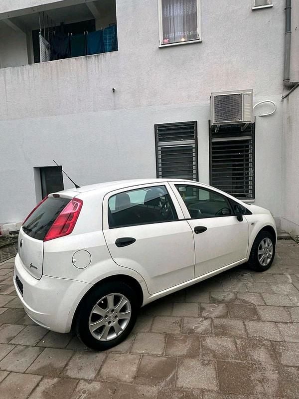 Weiß Gebraucht 2009 Fiat Punto Kleinwagen | 1.100 € - Bild 1/4