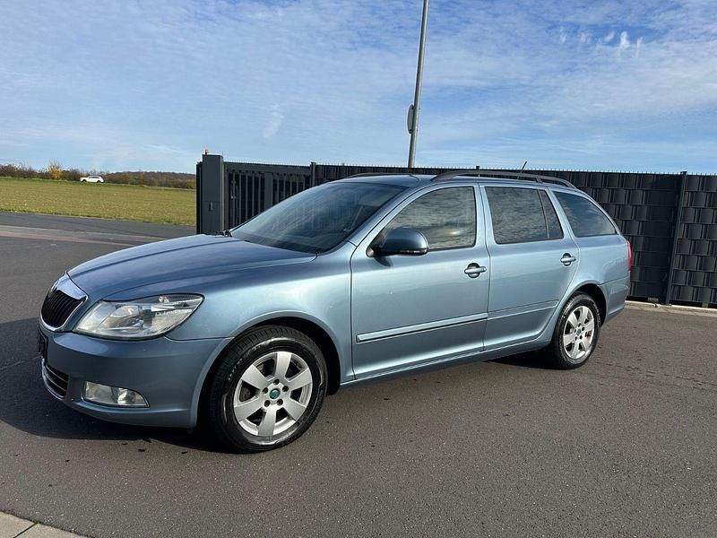 Grau Gebraucht 2011 Skoda Octavia Impuls Edition Kombi | 2.999 € (Superpreis) - Bild 1/4